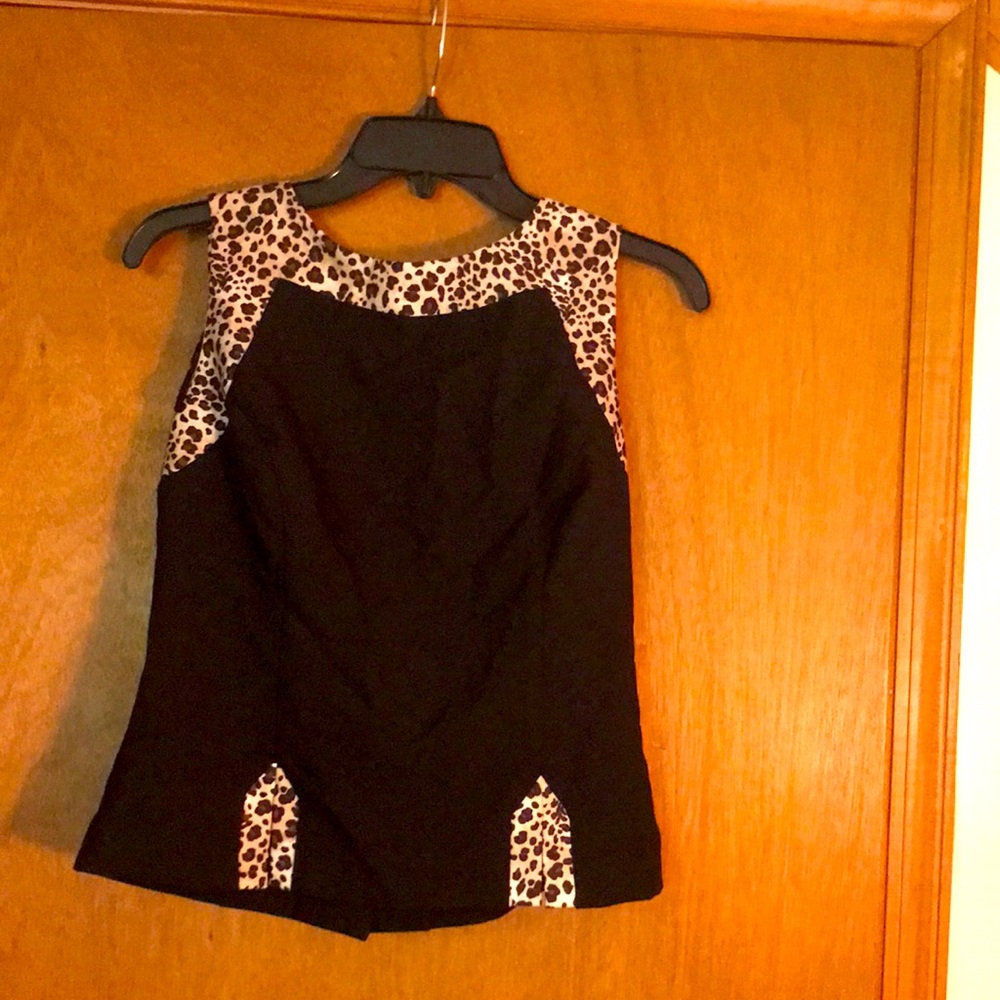 Black and leopard shell